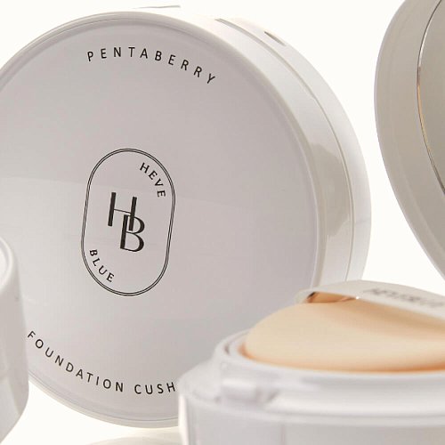 Сияющий тональный кушон с пантенолом HEVEBLUE Pentaberry Panthenol Repair Glow Foundation Cushion SPF50 