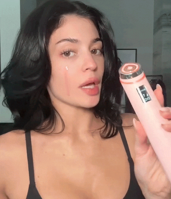 Kylie-Jenner-2-(1) (1).gif Kylie-Jenner-2-(1) (1).gif